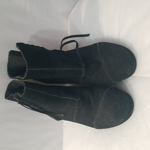 Toms black suede shoes size 9 - Picture 5 of 6